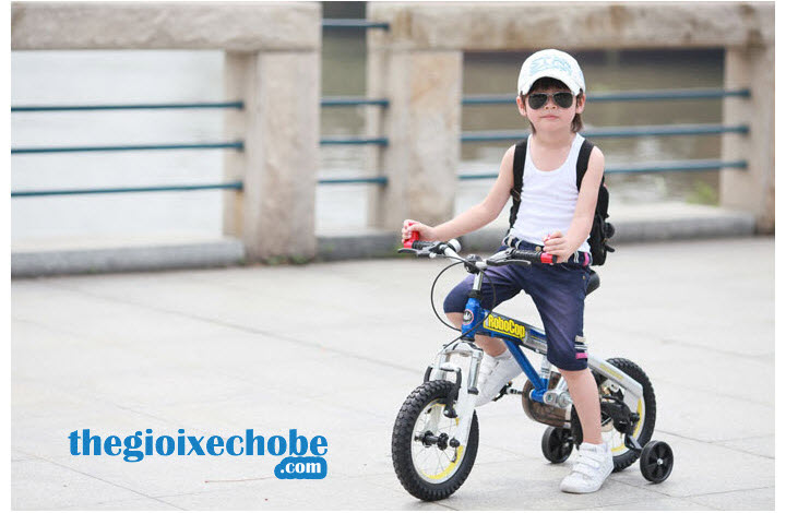 Xe đạp trẻ em RoyalBaby RoBoCop RB-8 cho bé thỏa sức vui chơi