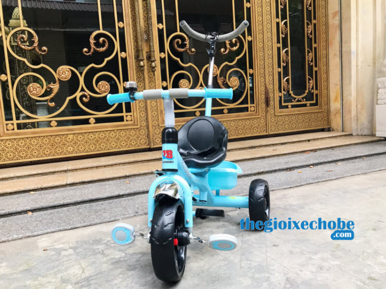 Xe đạp 3 bánh trẻ em 669 màu xanh phía trước xe