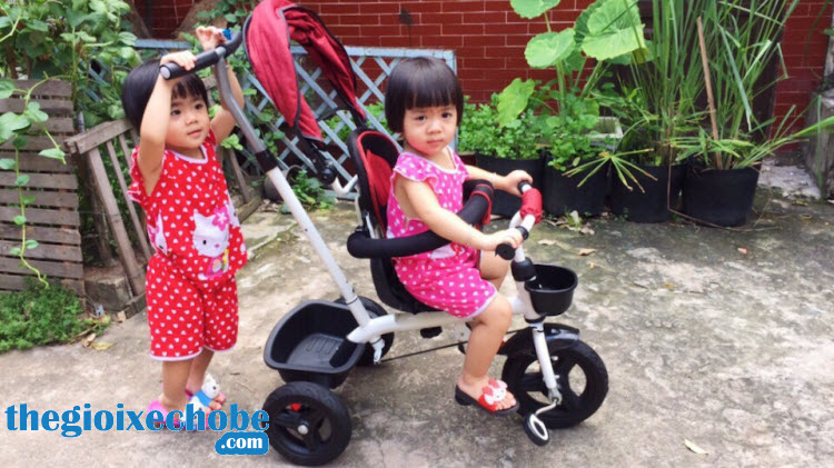 Xe đạp 3 bánh trẻ em 313 giúp các bé có thể tự chơi