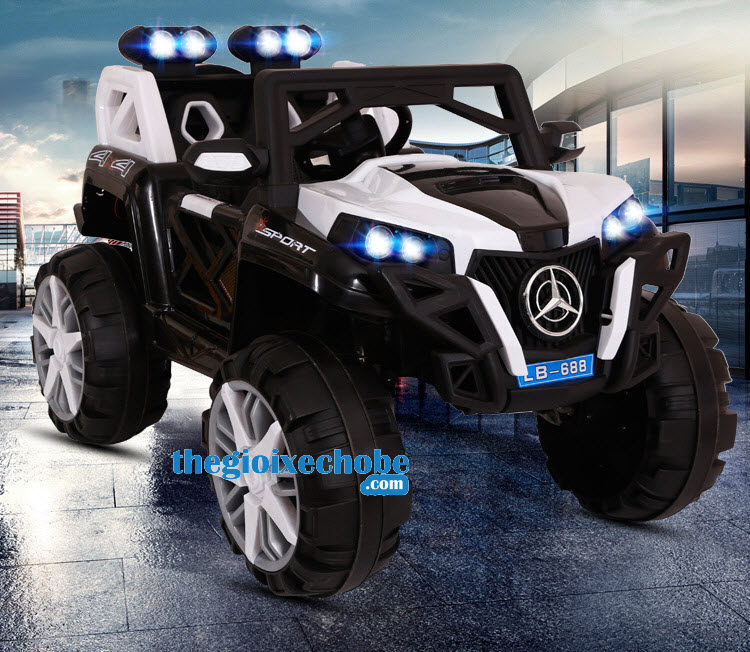 Xe ô tô điện trẻ em LB-688 màu trắng