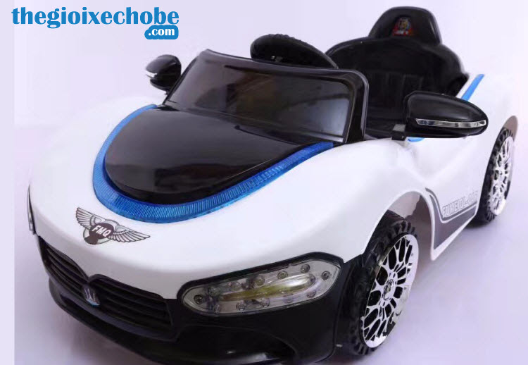 Xe ô tô điện trẻ em JHW-888 màu trắng