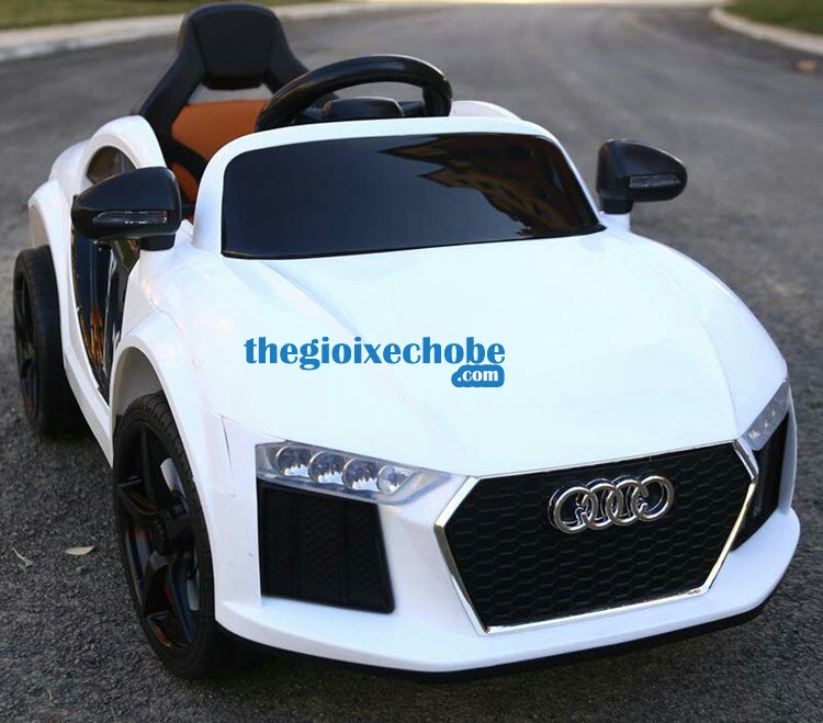 Xe ô tô điện trẻ em Audi AT-7568 màu trắng