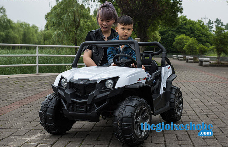 Xe ô tô điện trẻ em 4 động cơ WXE-8988 là món quà tuyệt vời cho bé yêu 