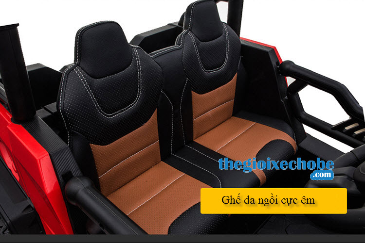 Xe ô tô điện trẻ em 4 động cơ WXE-8988 có ghê da ngồi cực êm cho bé