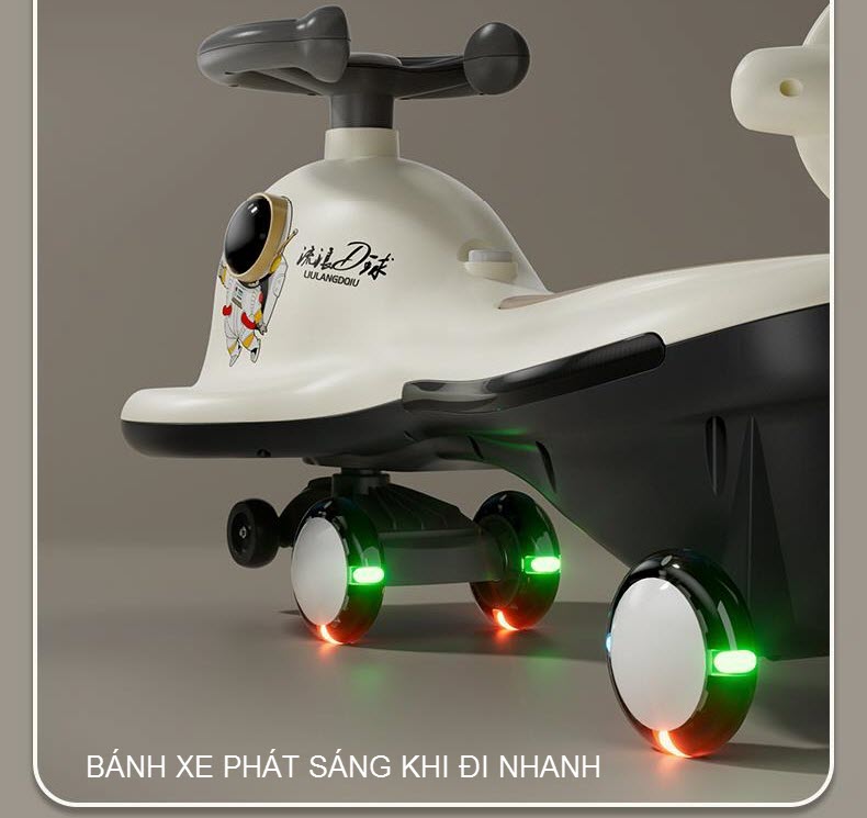 Xe lắc phi hành gia có đèn nhạc cho bé
